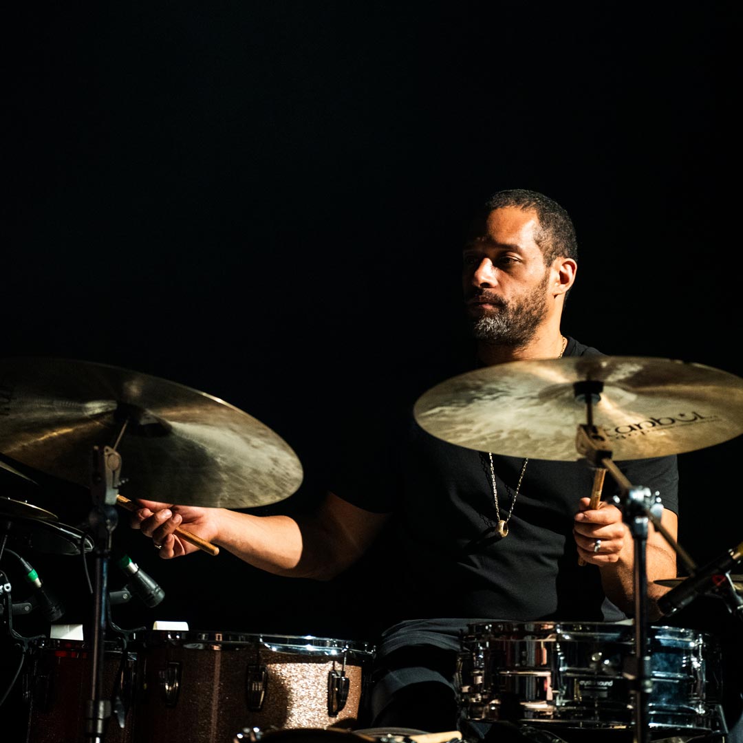 Makaya McCraven beim Enjoy Jazz 2025